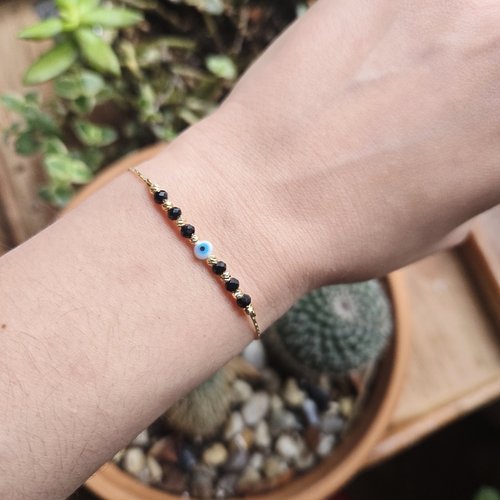 Dainty Gold Beaded Evil Eye Bracelet. Adjustable from approx 6.5"-8". Beautiful.